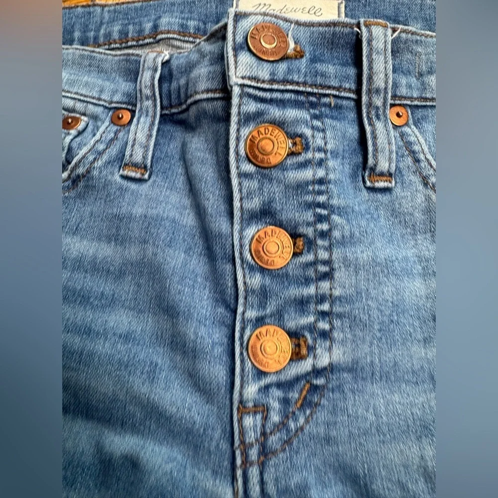 Madewell Petite Cali Demi-Boot Jeans in Bess Wash: Button-Front Edition - Picture 5 of 10